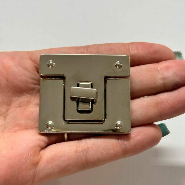 detalhes-fecho-maior-prata