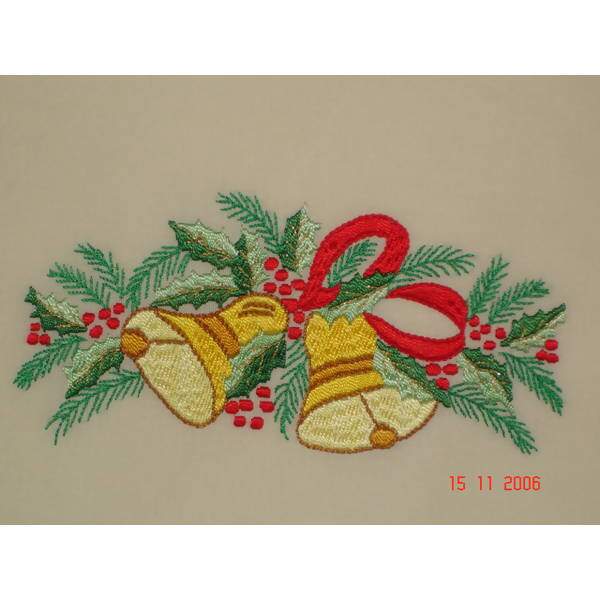 Tecido com Risco para Bordar - Caminho de Mesa de Natal - Sino Tecido com Risco para Bordar - Caminho de Mesa de Natal - Sino